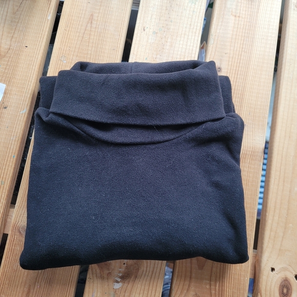 Uniqlo heat tech turtle neck - Picture 2 of 3